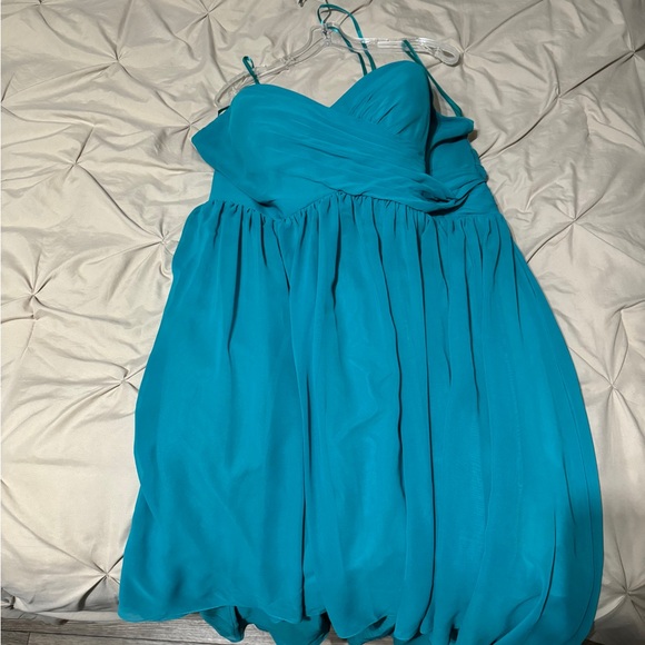 Semi formal dress perfect for your next wedding part invitation or a night out! - Picture 3 of 3